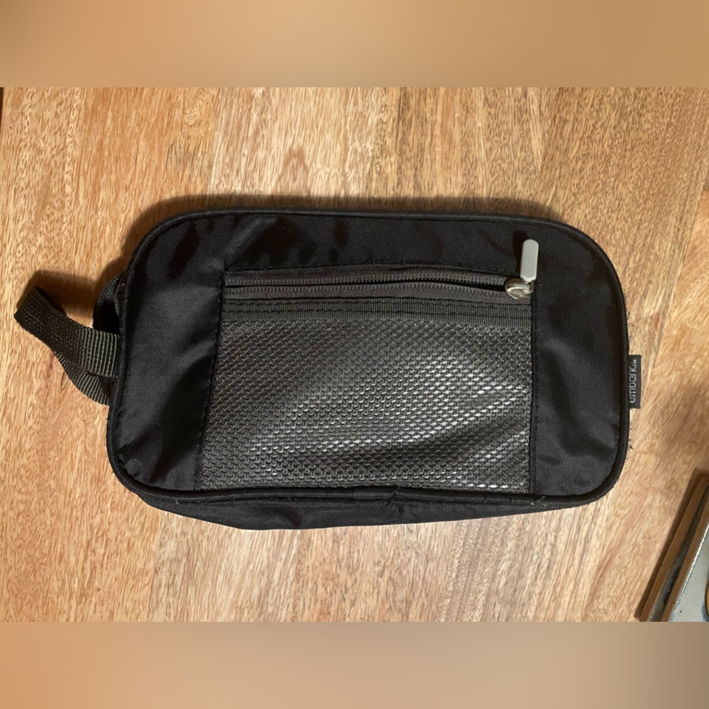 Embark toiletry case
